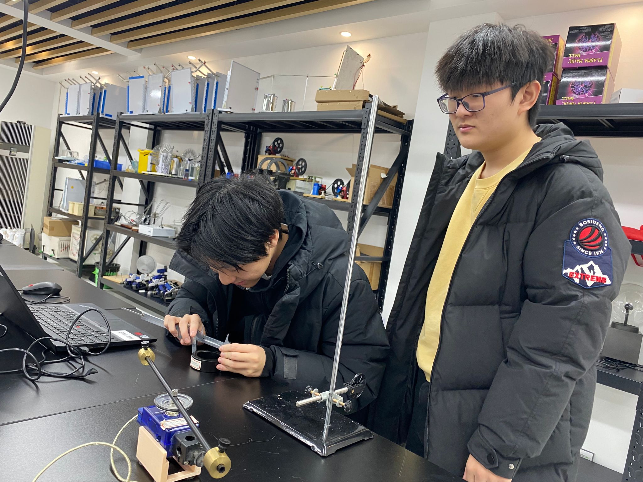 包含物理走进分子世界实验视频的词条 包含物理走进分子世界实验视频的词条