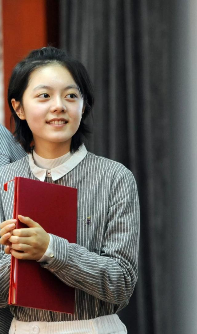 流浪地球科学韩朵朵,流浪地球1韩朵朵最后在车玻璃上画得 流浪地球科学韩朵朵,流浪地球1韩朵朵最后在车玻璃上画得