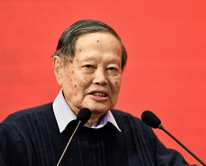世界物理最好的一个人,世界上物理最好的人是谁 世界物理最好的一个人,世界上物理最好的人是谁