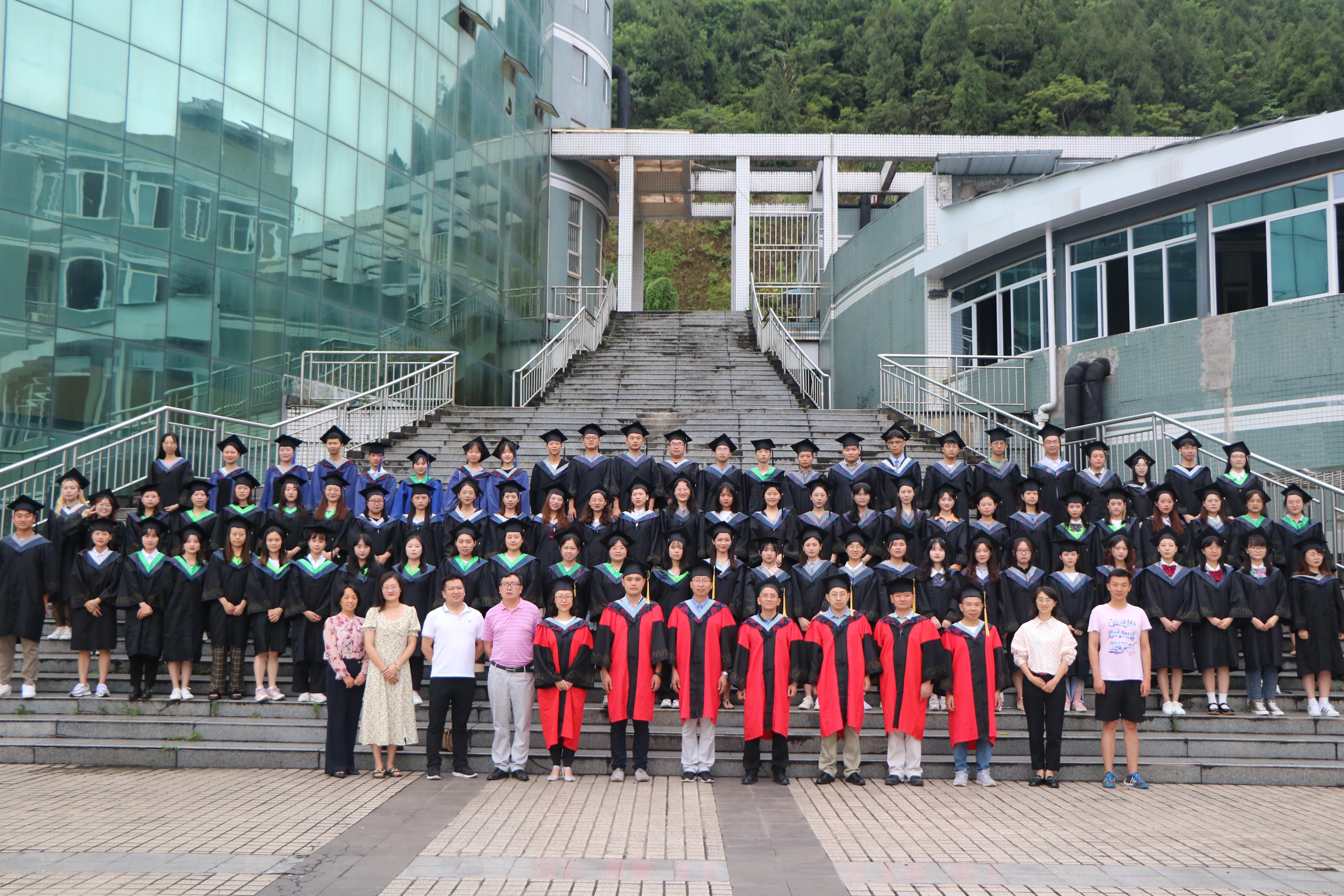 生命科学学院举旗仪式,生命科学院院庆送的摆件 生命科学学院举旗仪式,生命科学院院庆送的摆件