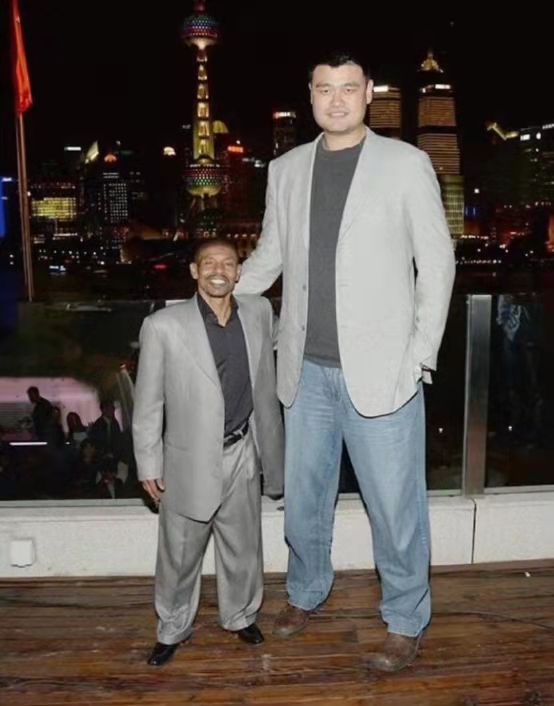 世界上物理最高的人是谁,物理最高成就的人是谁比牛顿和爱因斯坦还要牛的人