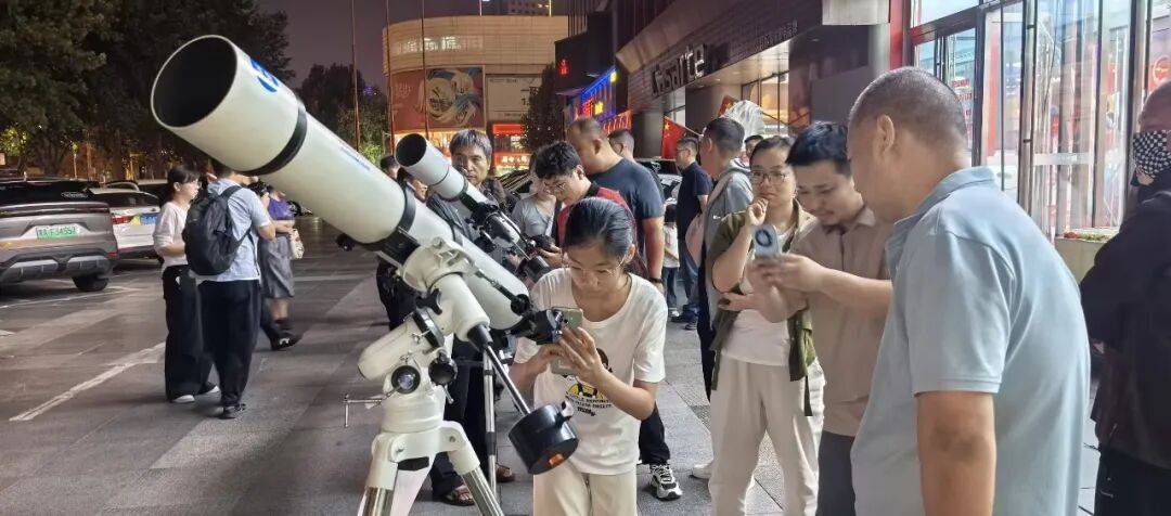 关于天文科普学家介绍赏月的信息
