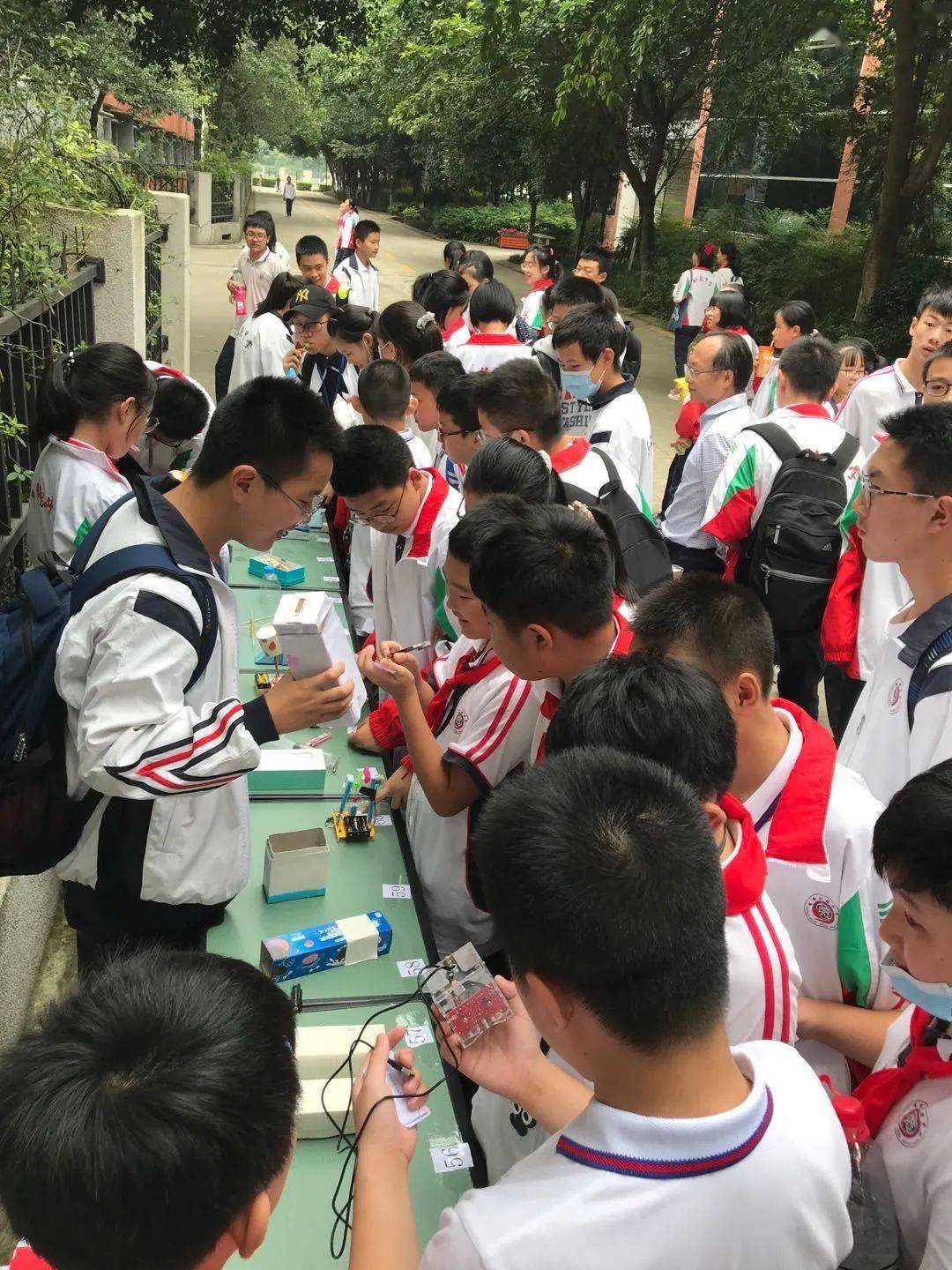 小橙勇闯物理世界,小橙来到了数学世界 小橙勇闯物理世界,小橙来到了数学世界
