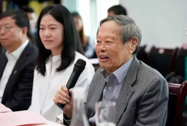 物理世界的前二十排名,物理学十大天才排名完整版 物理世界的前二十排名,物理学十大天才排名完整版