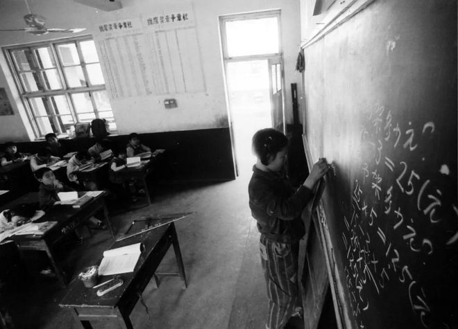 无声的世界聋哑人物理,物理无声的世界论文三百字