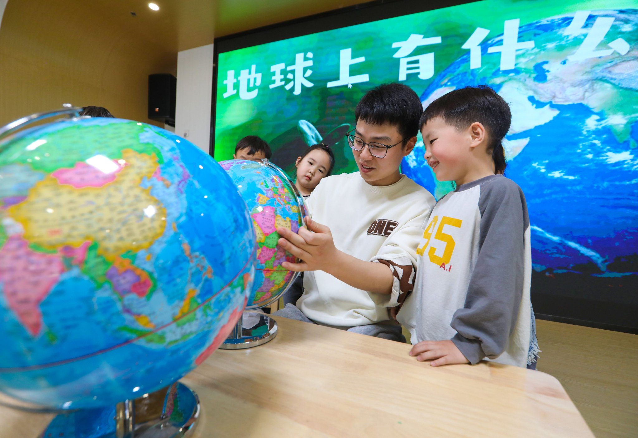 地球科学主题实验作品,地球科学领域内的一篇重要论文