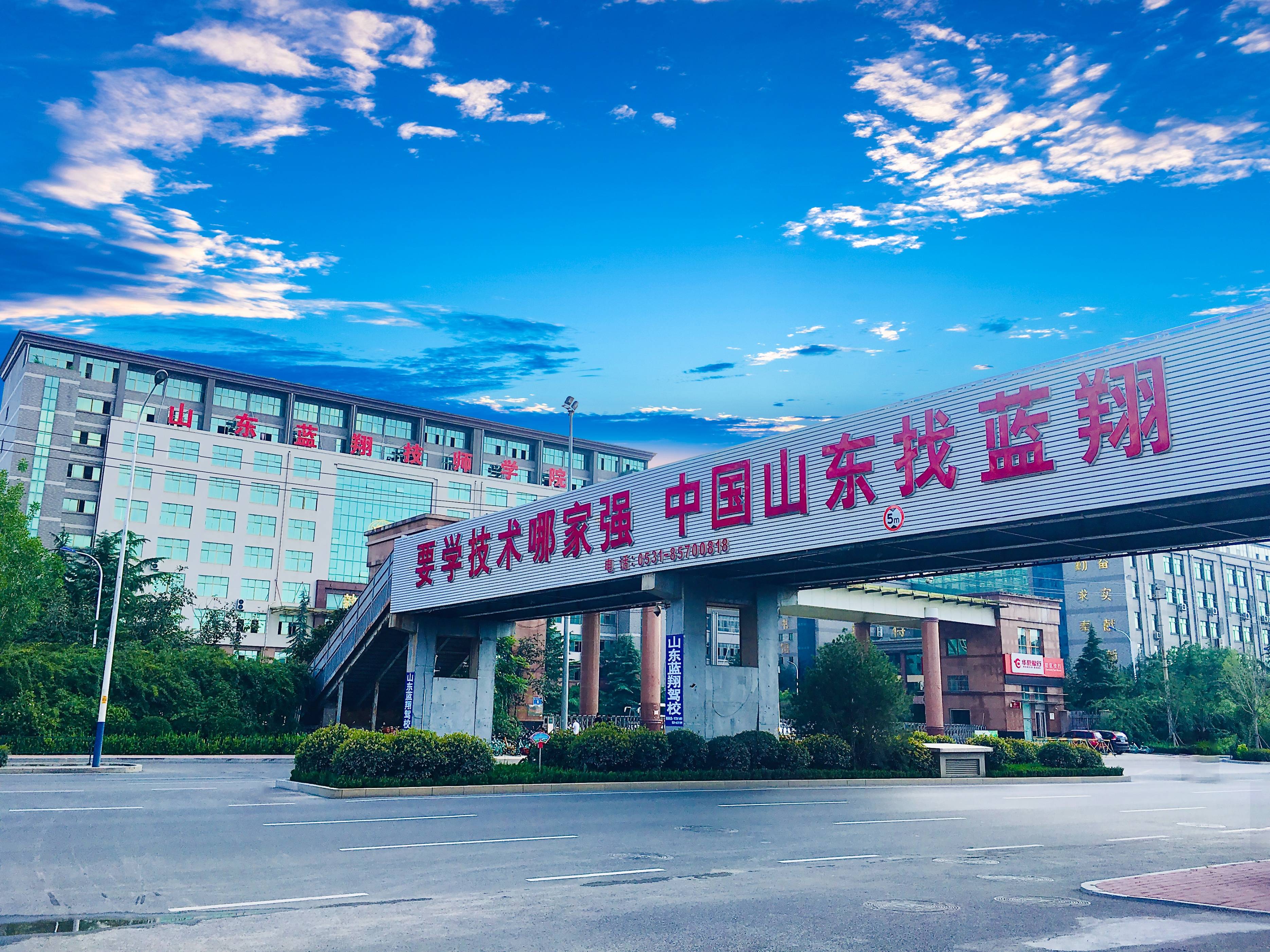 蓝翔技校有哪些专业,蓝翔技校有哪些专业学费多少钱