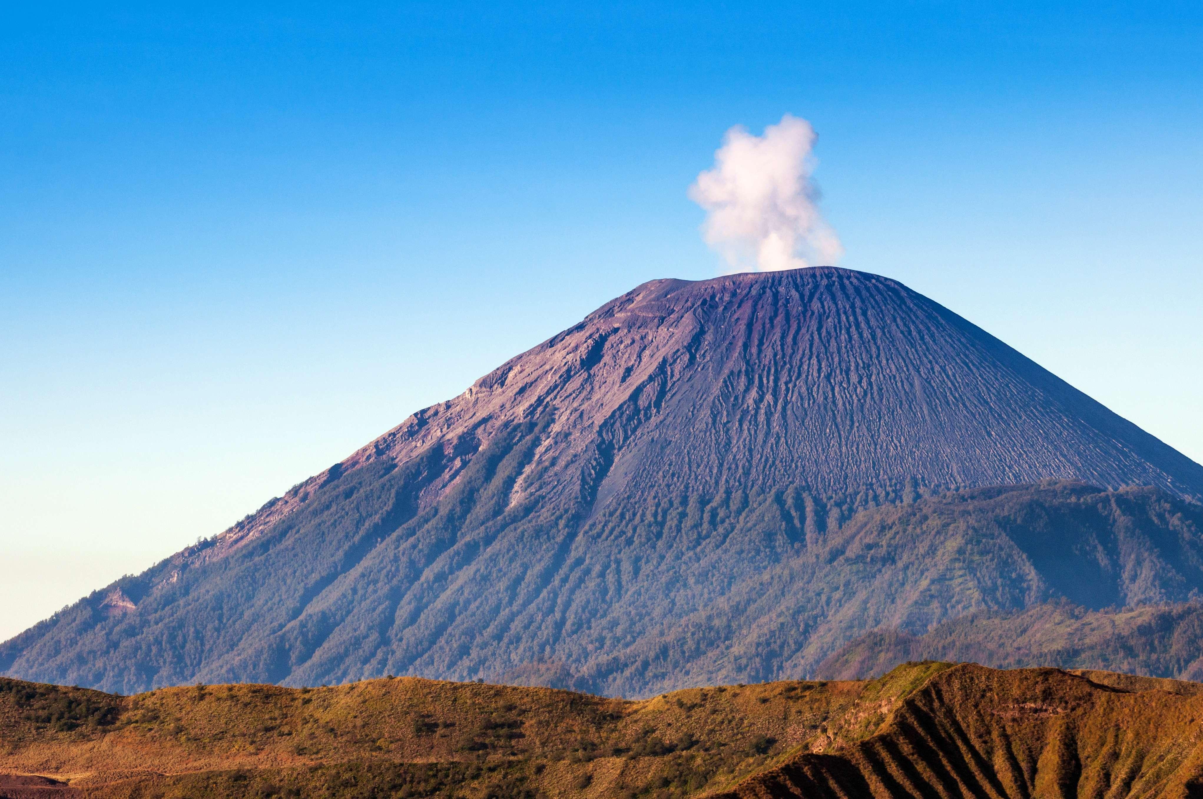 世界上最高的火山,世界上最高的火山是哪个 世界上最高的火山,世界上最高的火山是哪个