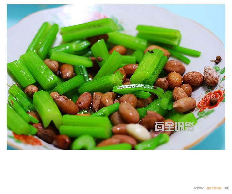 芹菜花生米凉菜怎么做,芹菜花生米凉菜简单步骤 芹菜花生米凉菜怎么做,芹菜花生米凉菜简单步骤