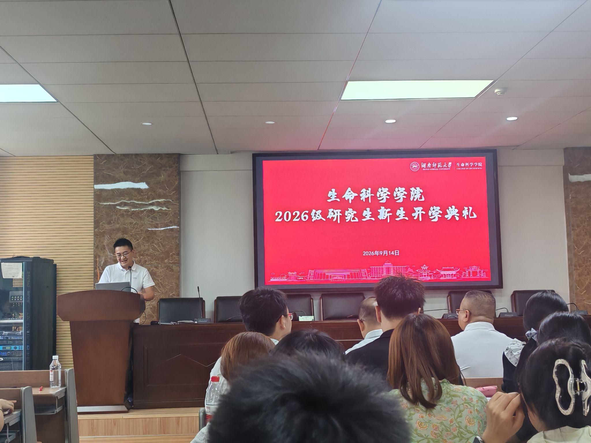 生命科学学院是学啥的,生命科学学院和医学院的区别