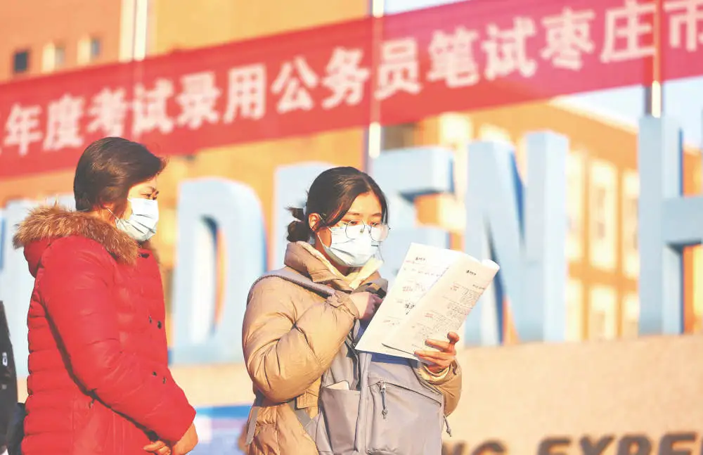 国考报名过审人数历年对比