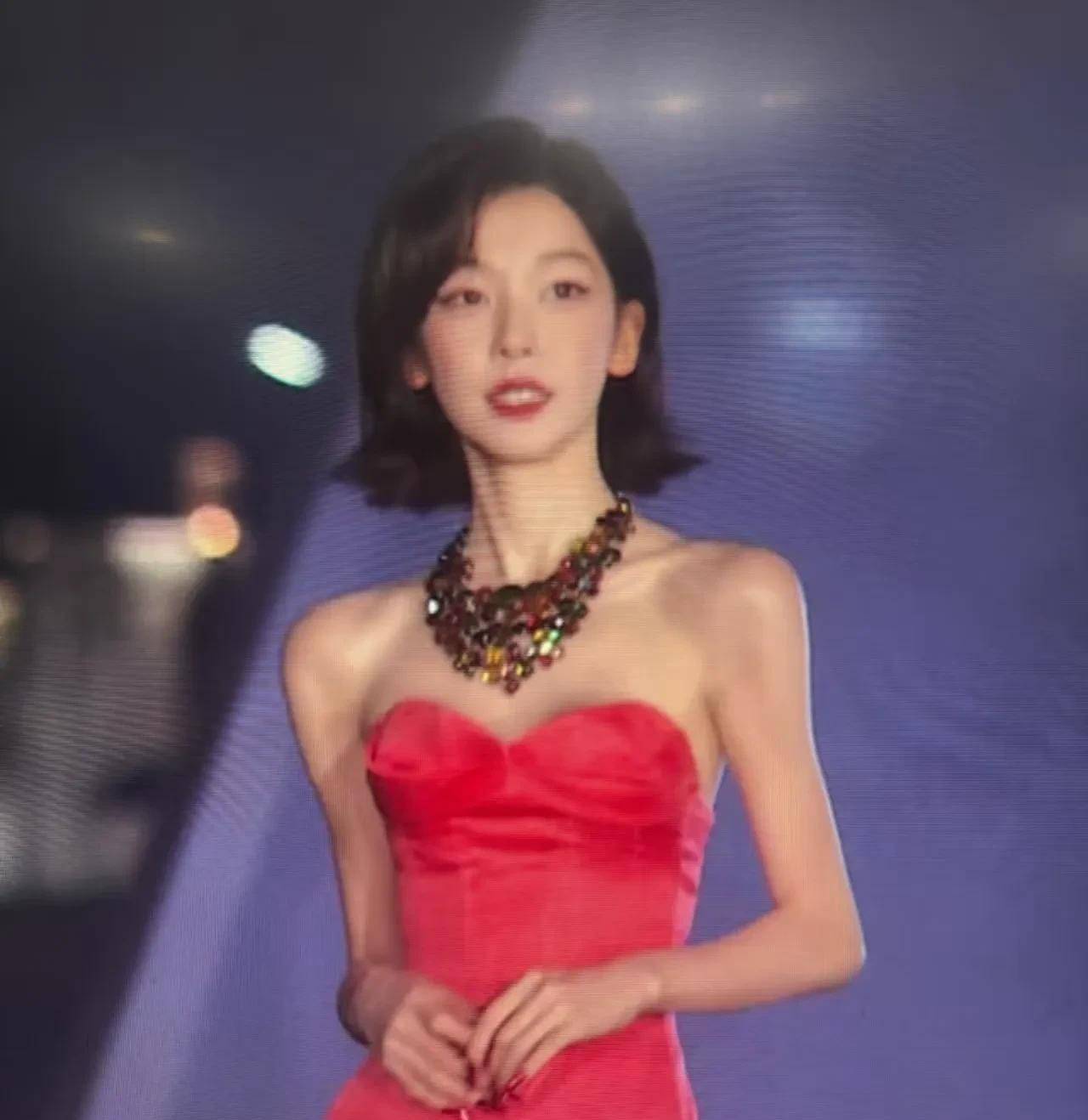 易梦玲红毯造型 易梦玲红毯造型