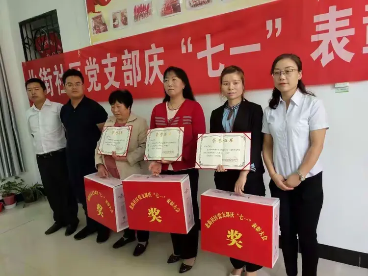 九旬老婆婆第一次报警是为m了党证
