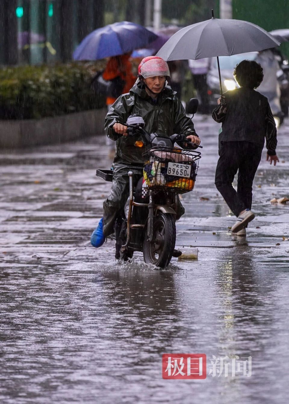 暴雨图片