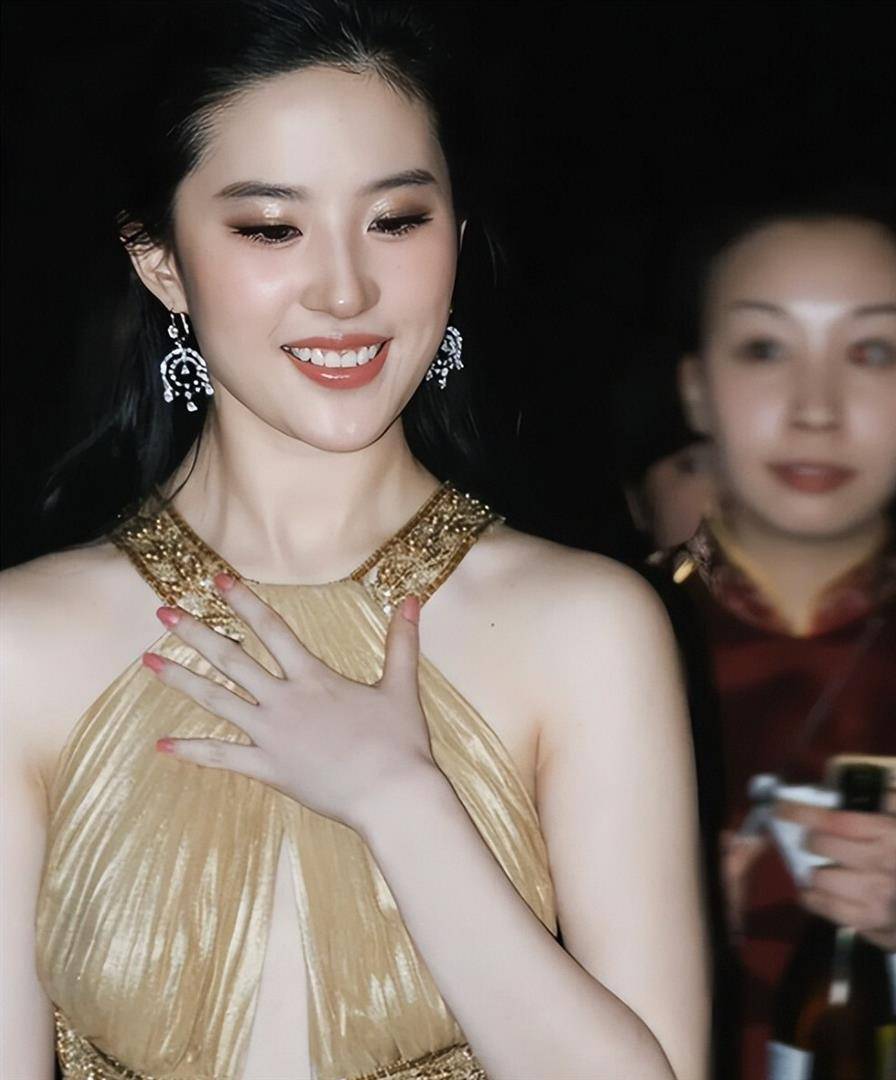 刘亦菲红毯视频