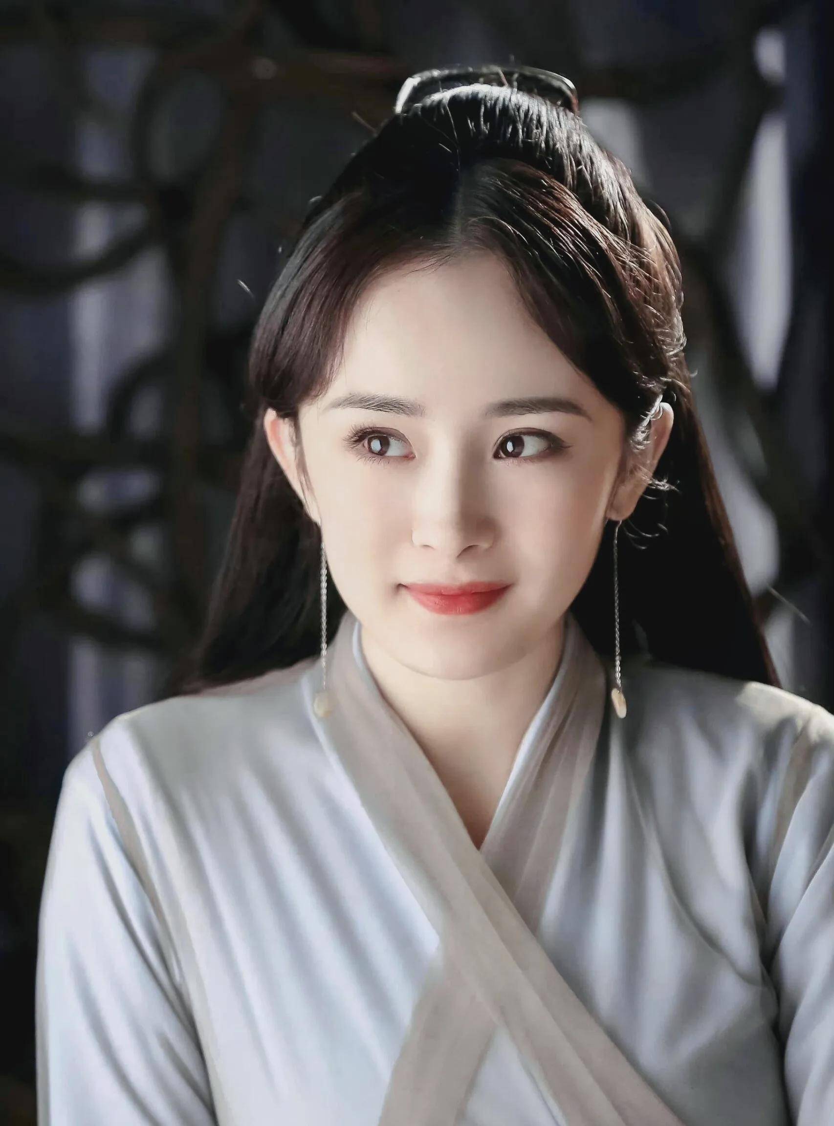 杨幂怎么站不直
